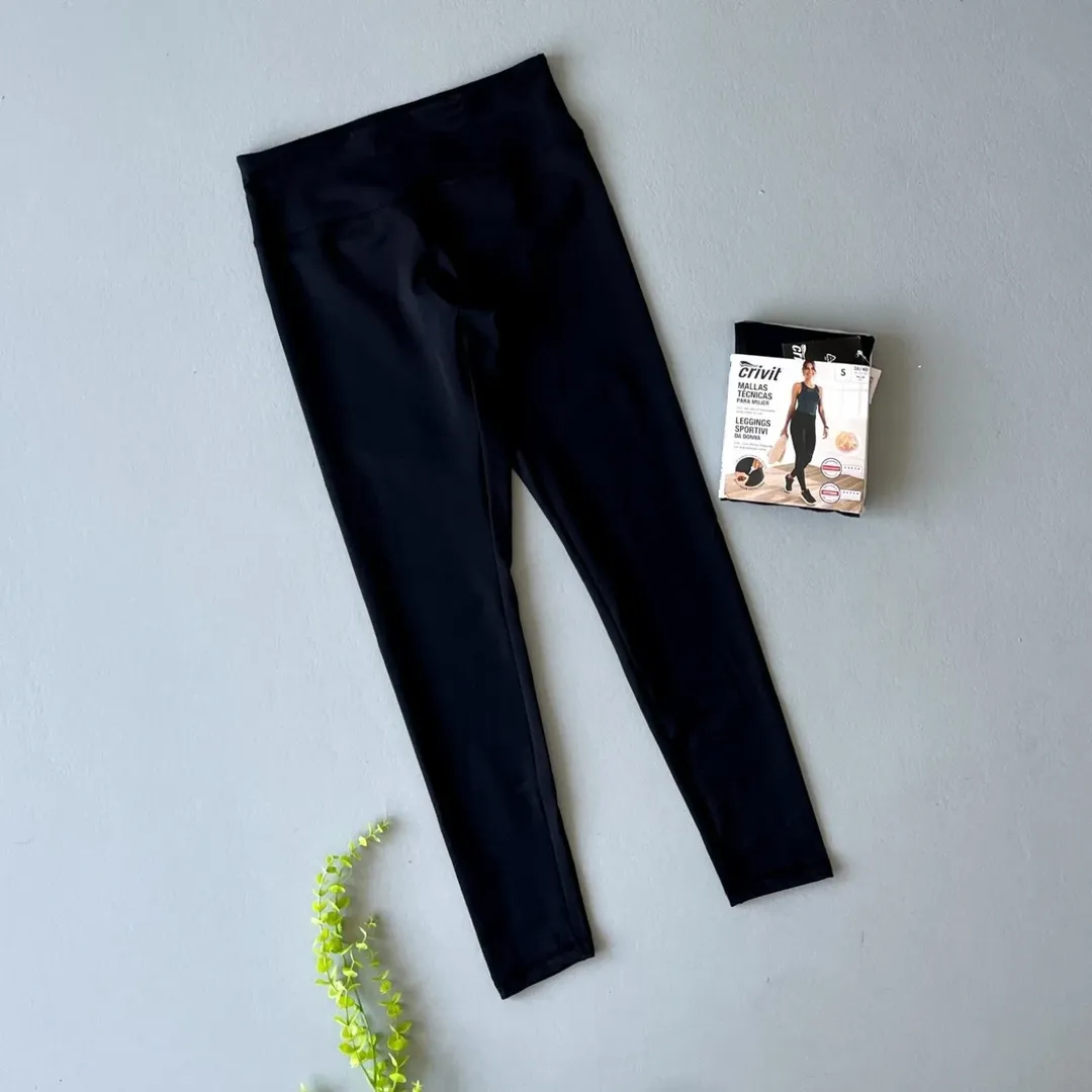 لگ ورزشی زنانه آلمانی کریویت با خاصیت مرطوب‌کنندگی پوست